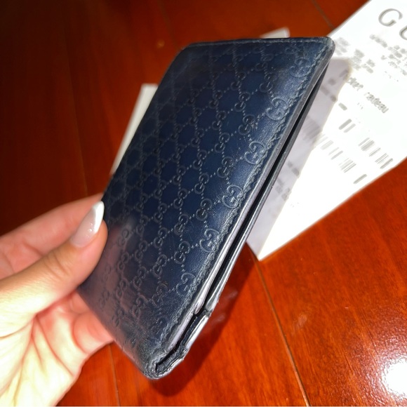 GUCCI Men’s MicroGuccissima GG Logo Leather Wide Bifold Navy Blue Wallet - Picture 12 of 16